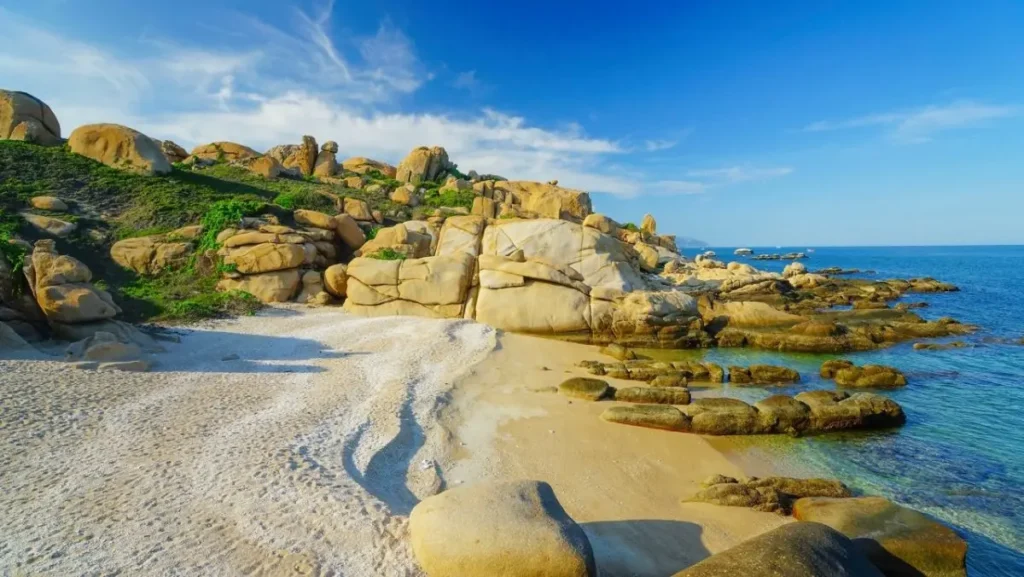 Tour Núi Tà Cú và Hải Đăng Kê Gà 1 Ngày