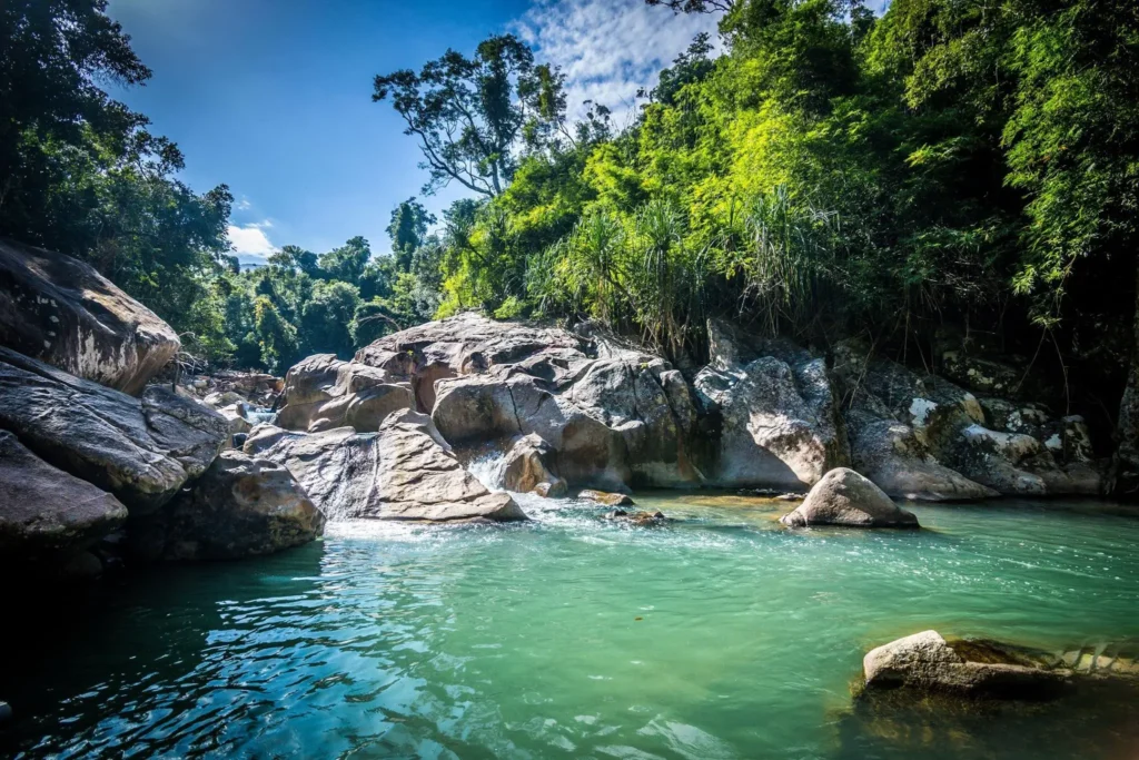Tour suối Ba Hồ 1 ngày