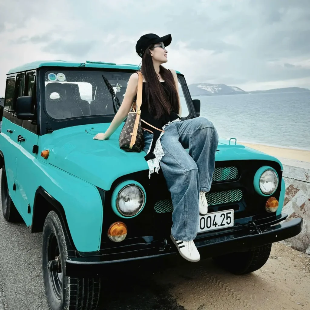 Tour Xe Jeep Mũi Né: Hành Trình Khám Phá 5 Điểm Check-in Đầy Sắc Màu Văn Hóa & Thiên Nhiên