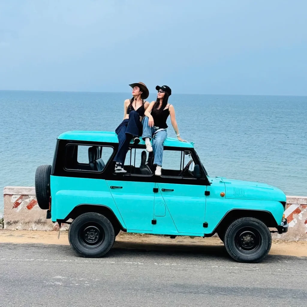 Tour Xe Jeep Mũi Né: Hành Trình Khám Phá 5 Điểm Check-in Đầy Sắc Màu Văn Hóa & Thiên Nhiên
