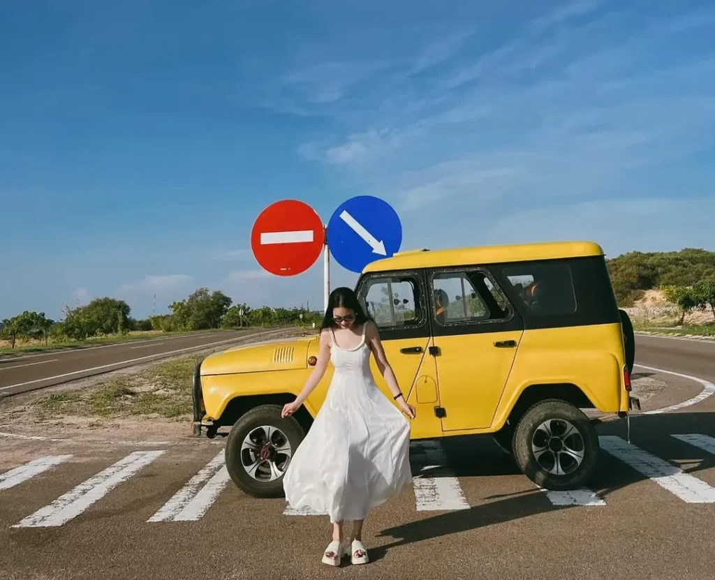 Tour Xe Jeep Mũi Né: Hành Trình Khám Phá 5 Điểm Check-in Đầy Sắc Màu Văn Hóa & Thiên Nhiên
