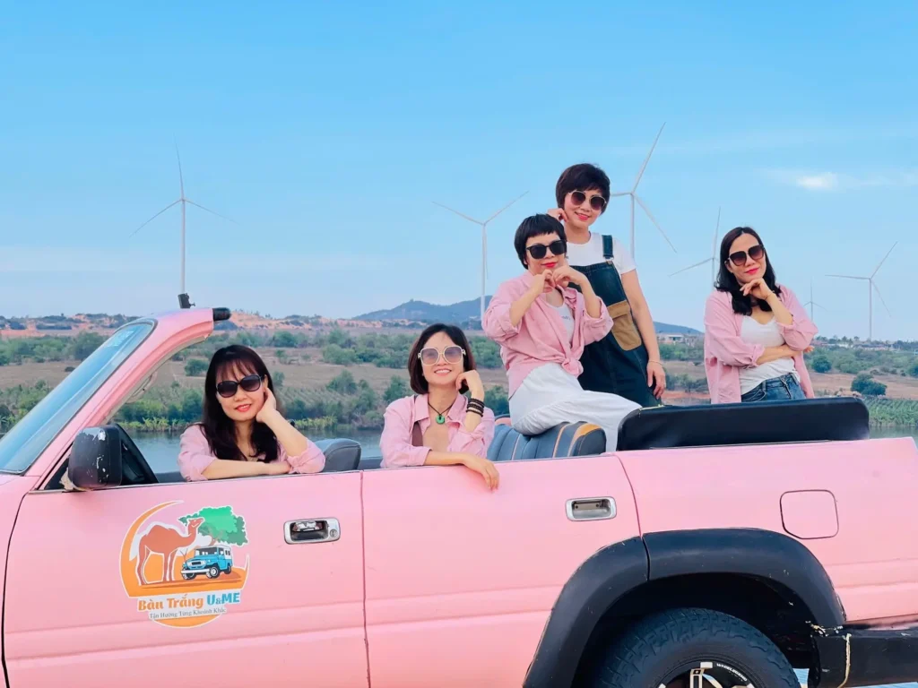 Tour Xe Jeep Mũi Né: Hành Trình Khám Phá 5 Điểm Check-in Đầy Sắc Màu Văn Hóa & Thiên Nhiên