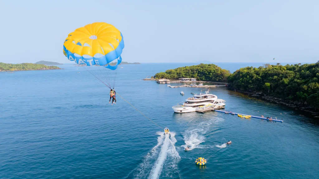 Tour đi bộ dưới biển tại du thuyền Nautilus Namaste