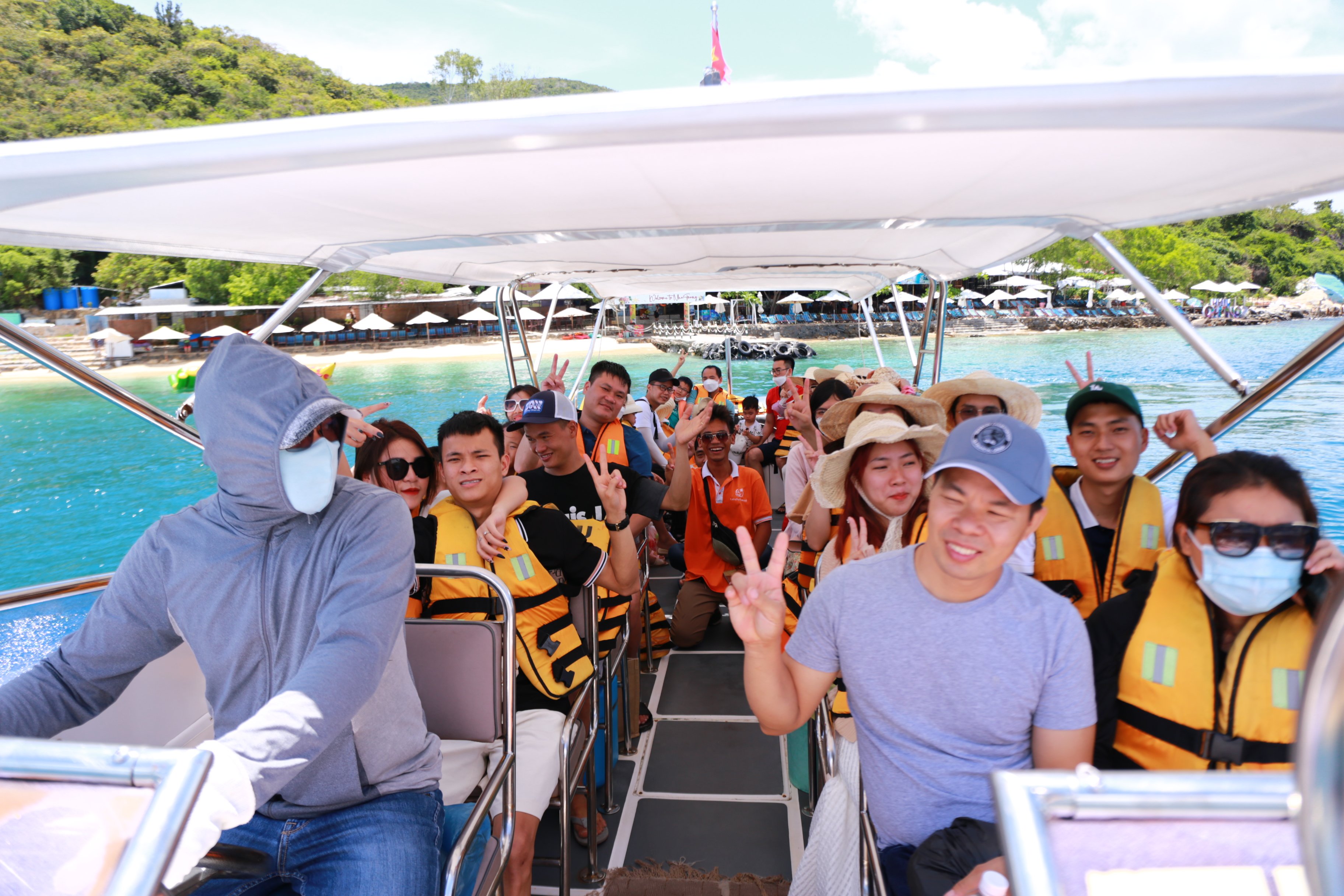 Trải nghiệm tour 3 đảo Nha Trang Bãi Tranh Làng Chài Bãi Sỏi