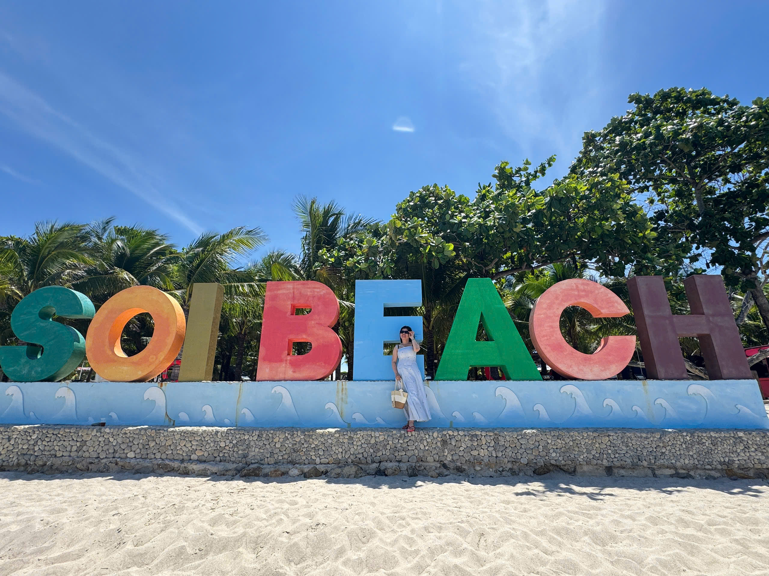 Bãi biển trong tour 3 đảo Nha Trang giá rẻ