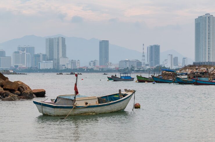 Tàu thuyền vịnh Nha Trang