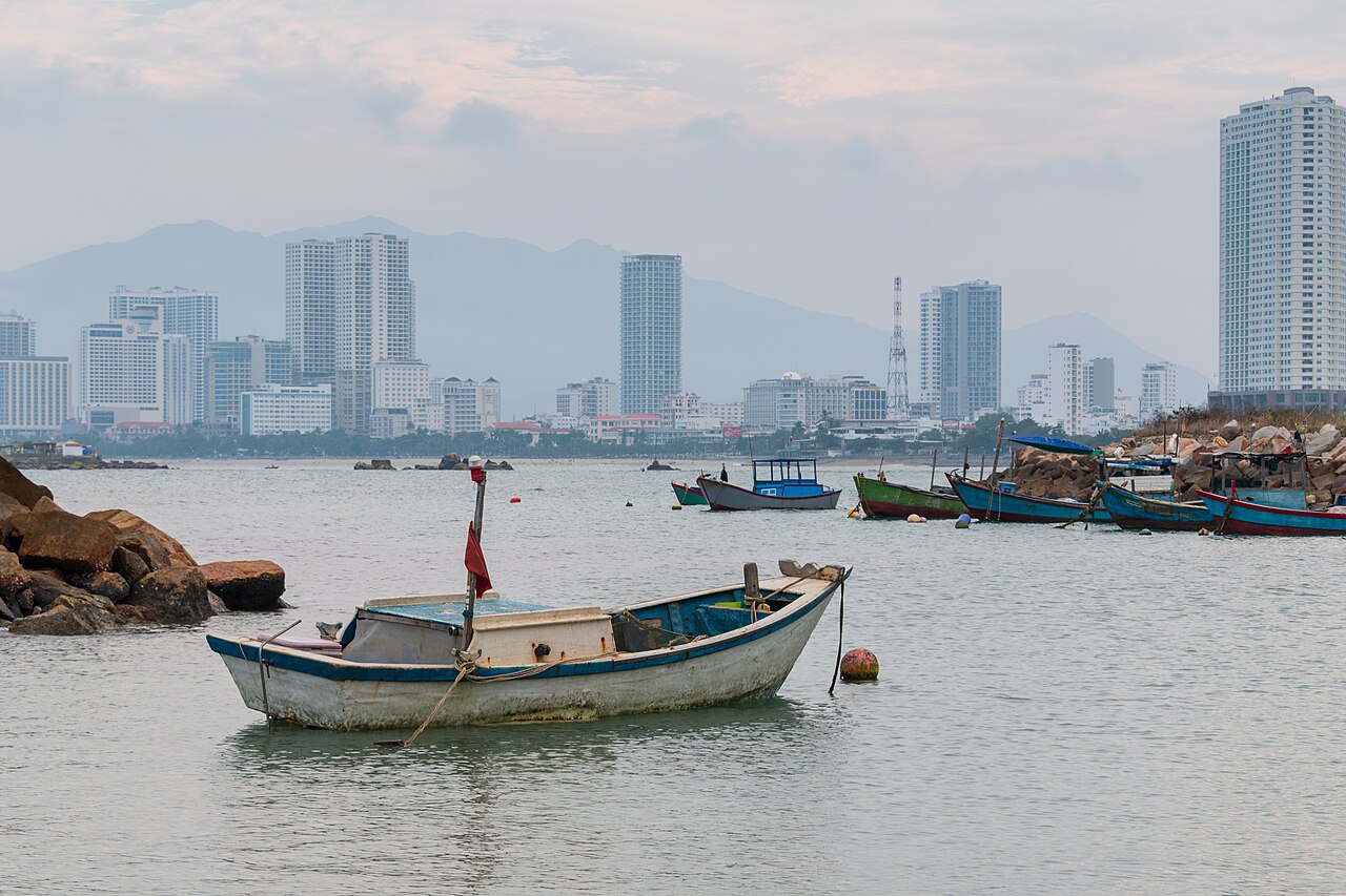 Tàu thuyền vịnh Nha Trang