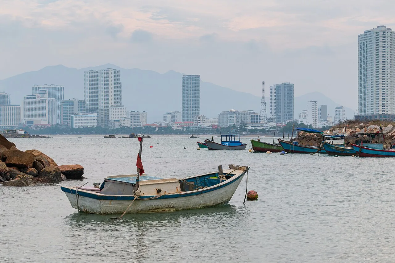 Tàu thuyền vịnh Nha Trang