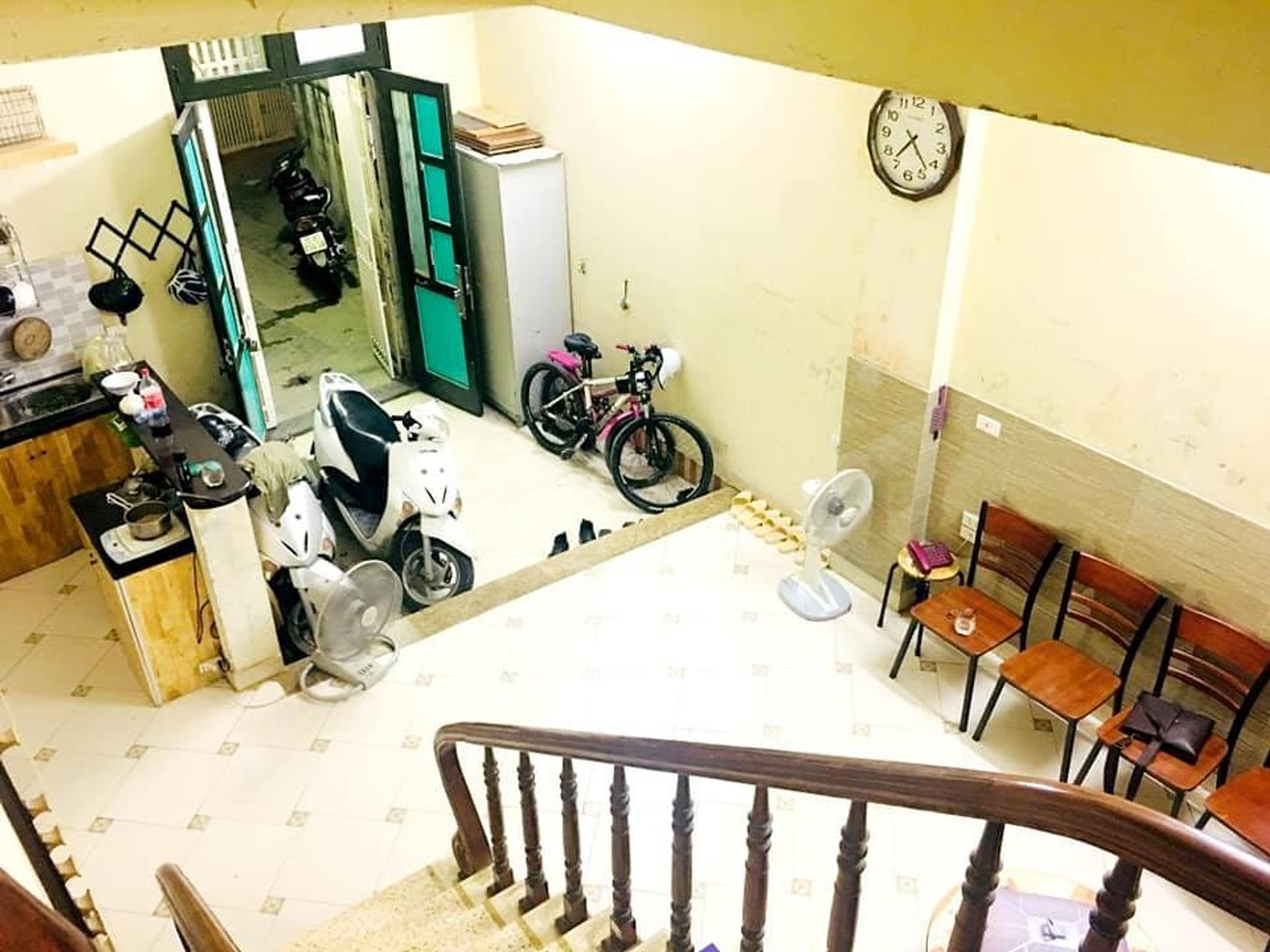 Du khách lặn ngắm san hô rực rỡ tại vùng biển trong vắt quanh đảo Bình Ba