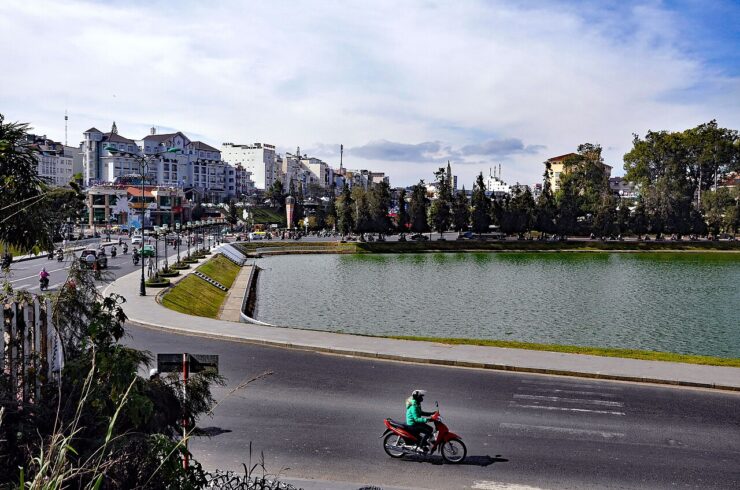 Da Lat Xuan Huong lake