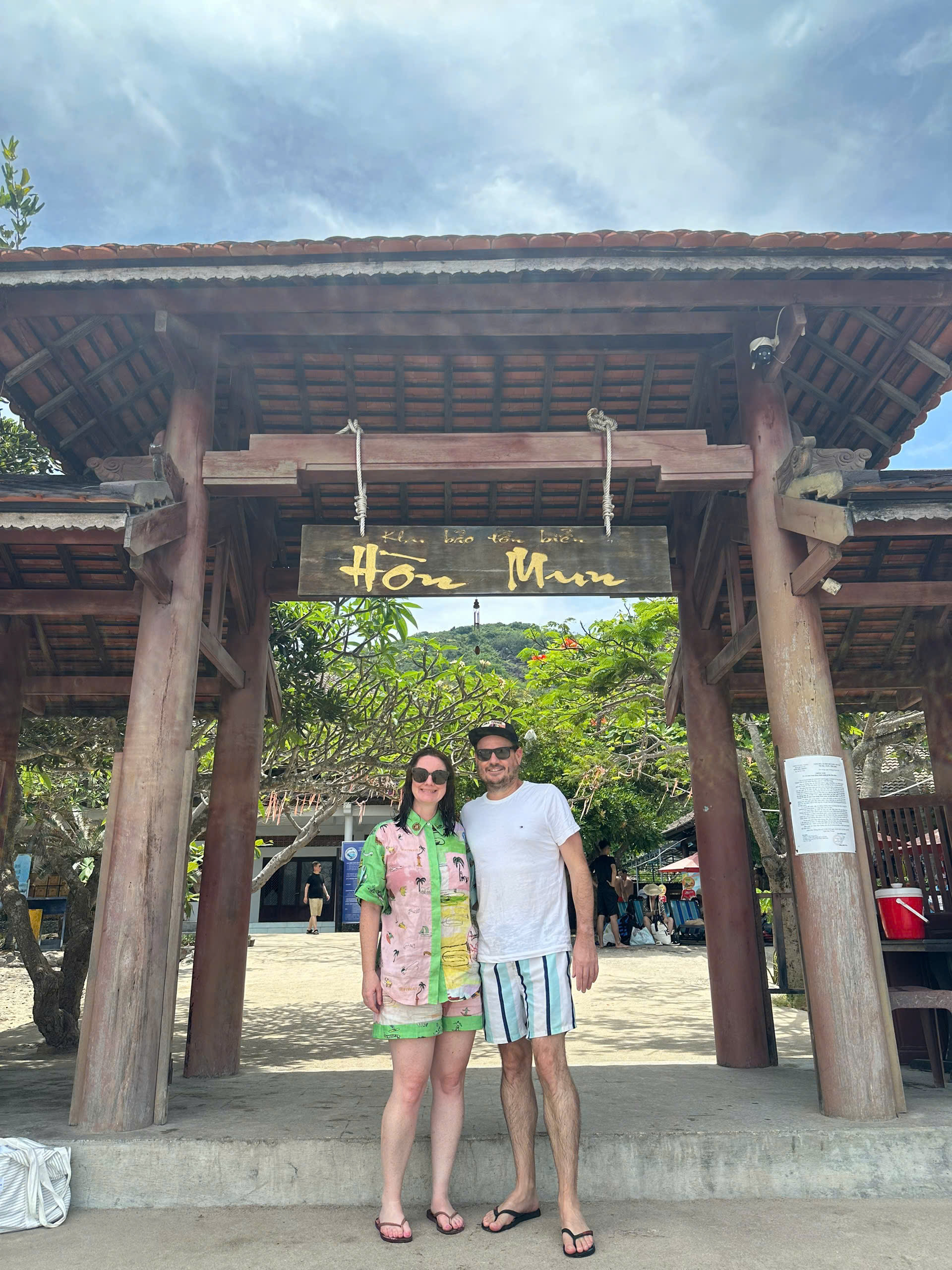 Lặn biển ngắm san hô Hòn Mun