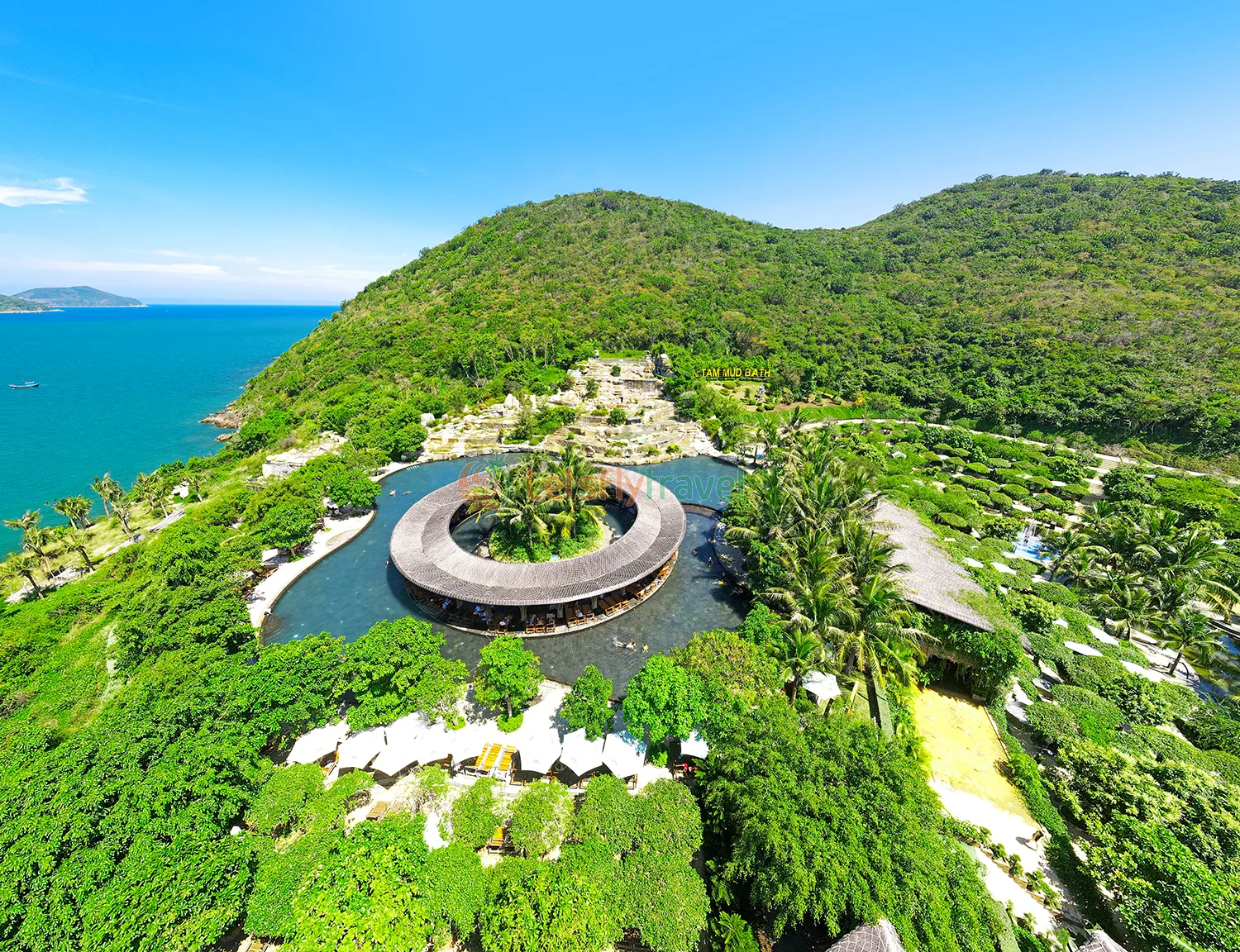 Cano siêu tốc là phương tiện chính trong tour 3 đảo VIP