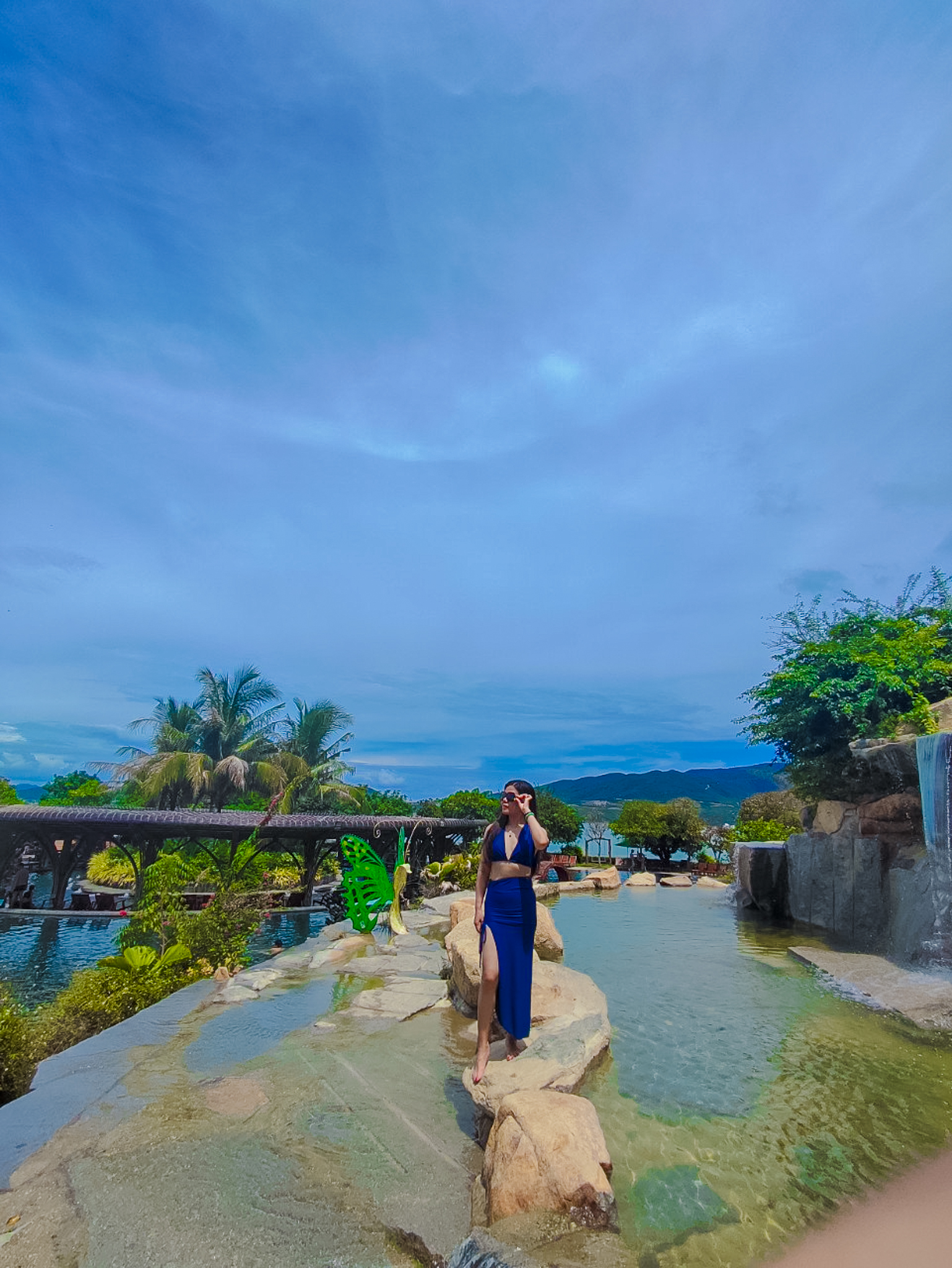 Hồ bơi vô cực Hòn Tằm nhìn ra biển